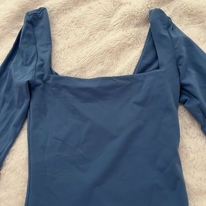 Aritzia babaton contour long sleeve bodysuit